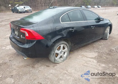 2013 Volvo S60 T5/T5 Platinum/T5 Premier/T5 Premier Plus z USA, uszkodzony, nr VIN YV1612FS7D1228728